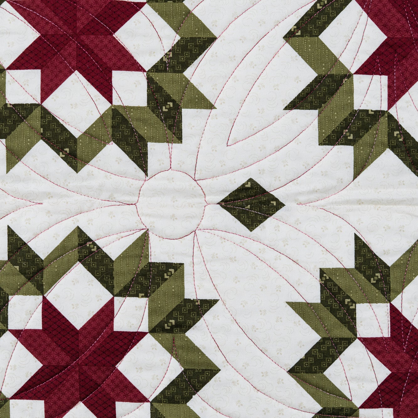 Quilt pattern with star shapes in red, green, and white