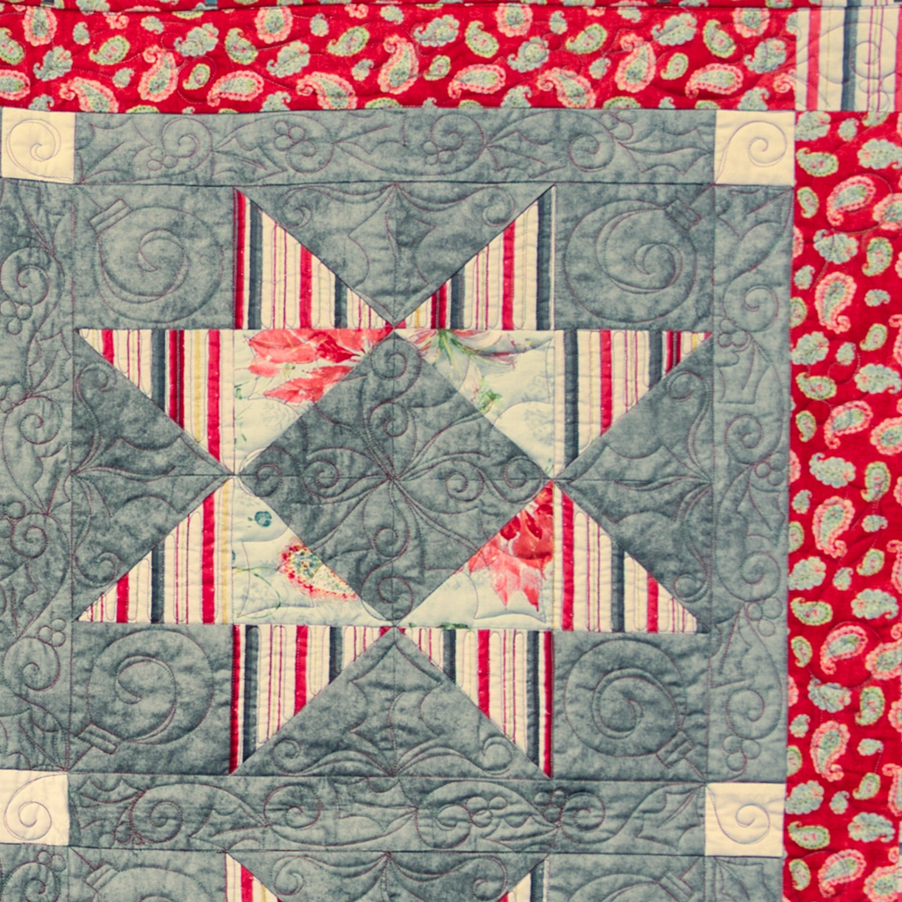 Quilt block with geometric pattern and red border