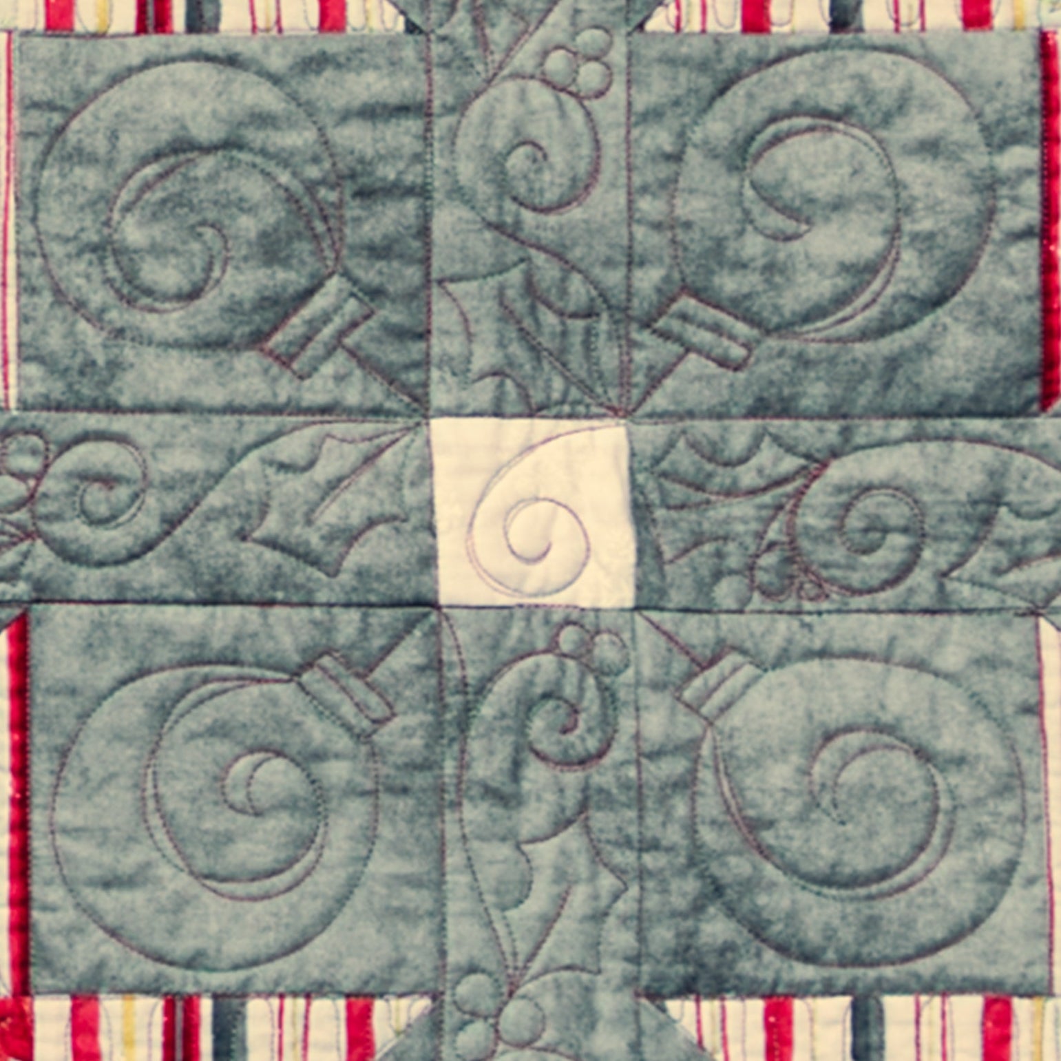 Quilt block with geometric pattern