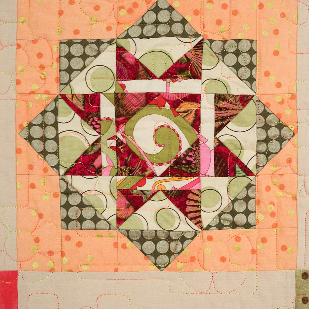 Quilt with geometric pattern in various colors
