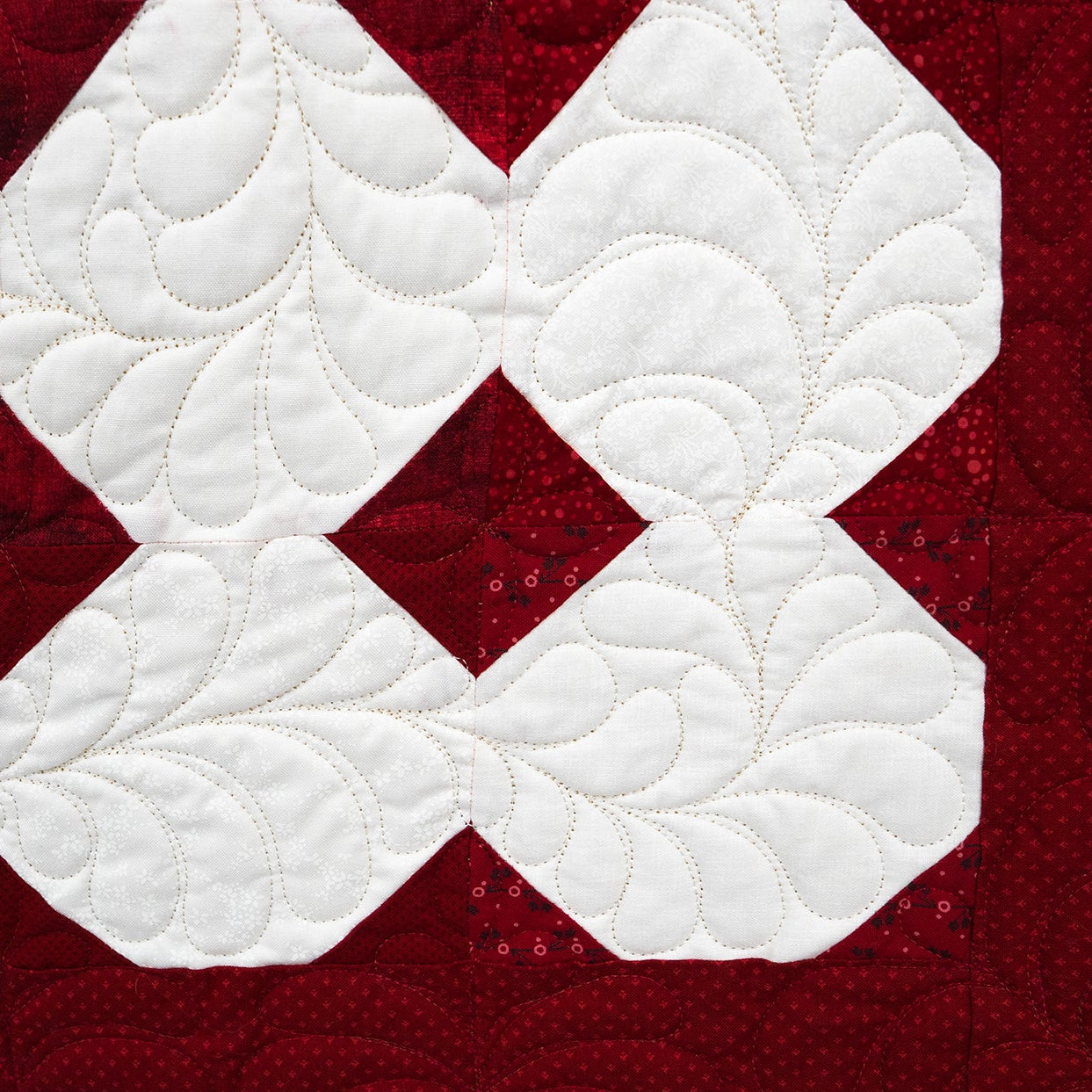 Quilt with red and white diamond pattern